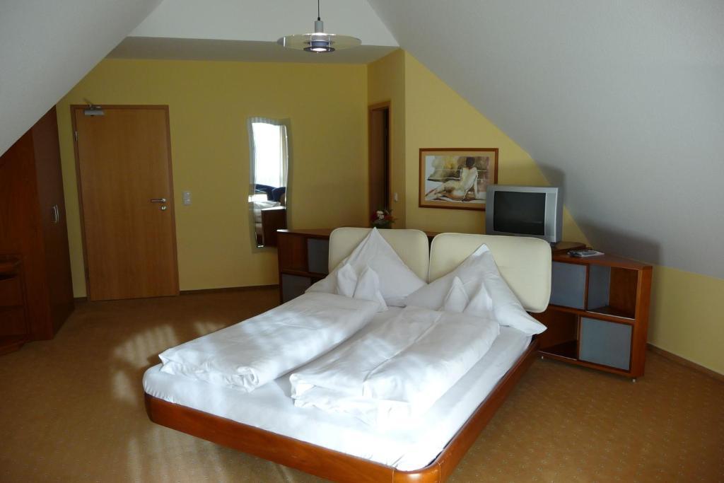 Hotel Bachwiesen Langensendelbach Room photo